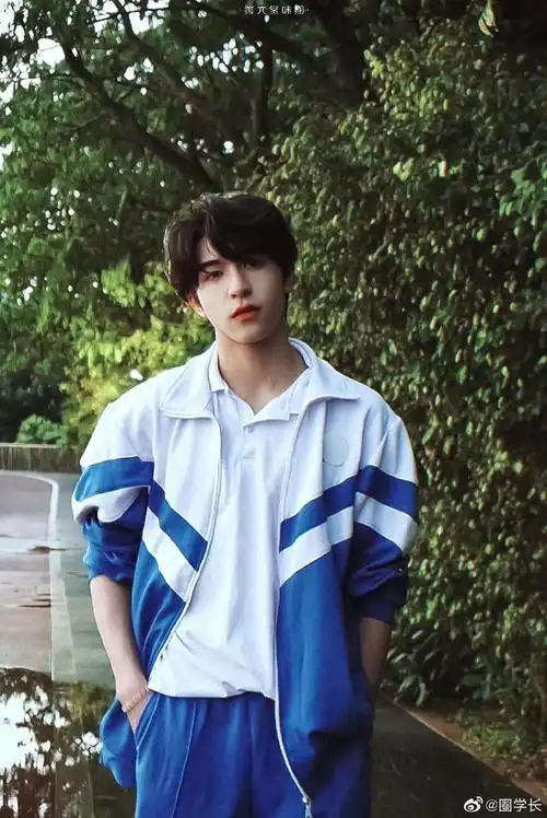 明星校服造型图鉴#现实版校草神颜配上青春少年感尹浩宇就是小说帜行