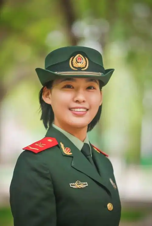 30张大图穿军装的女兵太好看了