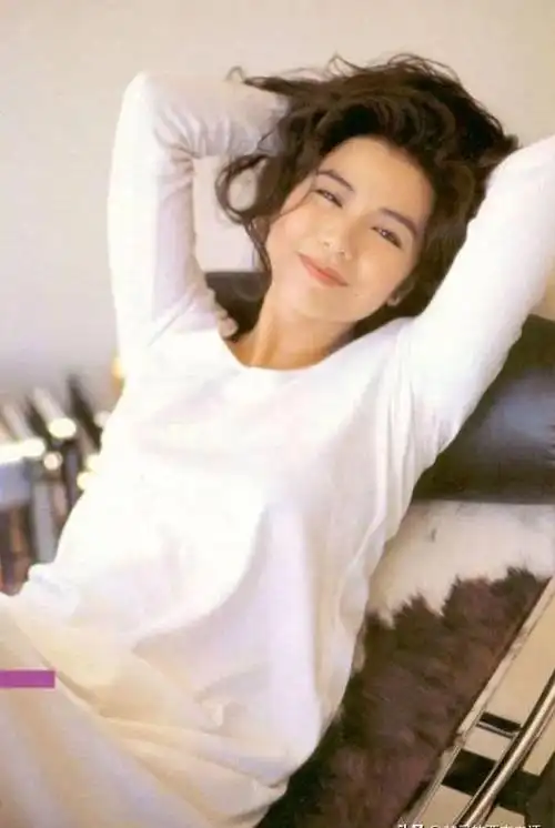 钟楚红:广告商丈夫英年早逝,无儿无女守寡16年,60岁重获新生