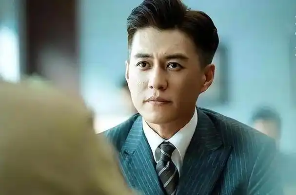 真希望靳东能快点出新剧啊,这样大家就不用再为没剧看而发愁了!