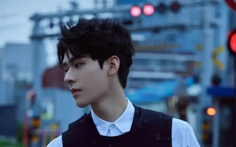 韩国lv秀场龚俊,时尚颜霸,中国帅哥颜值正确使用说明