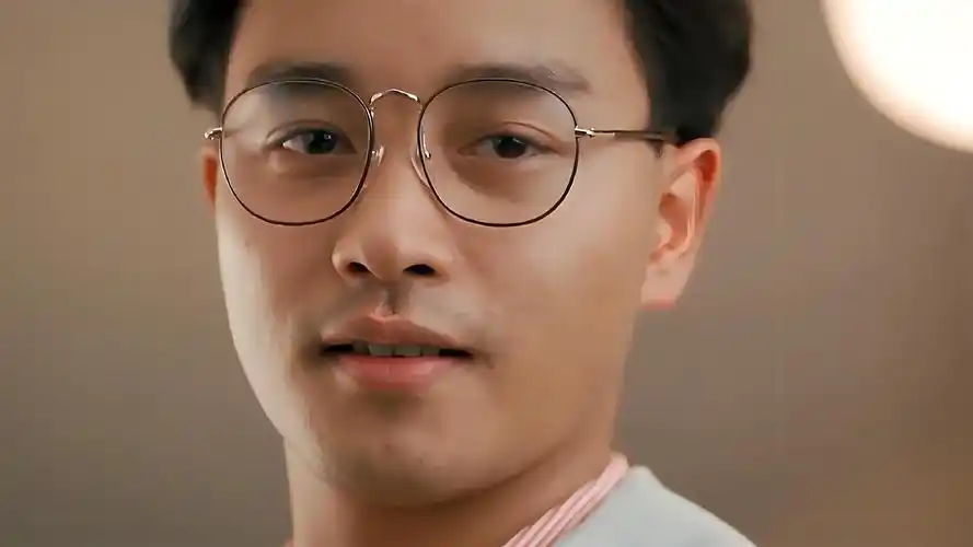 张国荣:银幕深情,影像永存 张国荣的电影作品,充满了深沉的情感与炽热