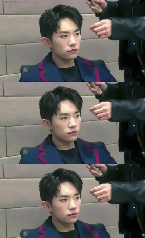 易烊千玺(三格图) - 堆糖,美图壁纸兴趣社区