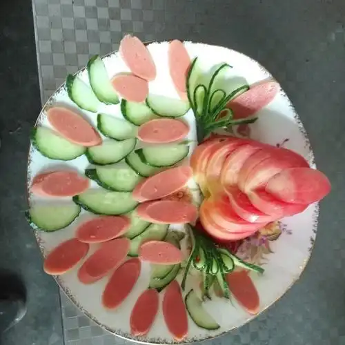 手机用户6228_87sk做的黄瓜盘饰(附带胡萝卜树叶做法)