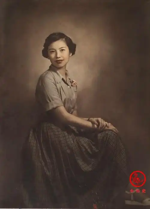 原创彩色老照片民国上海滩的气质女士身穿旗袍五官精致