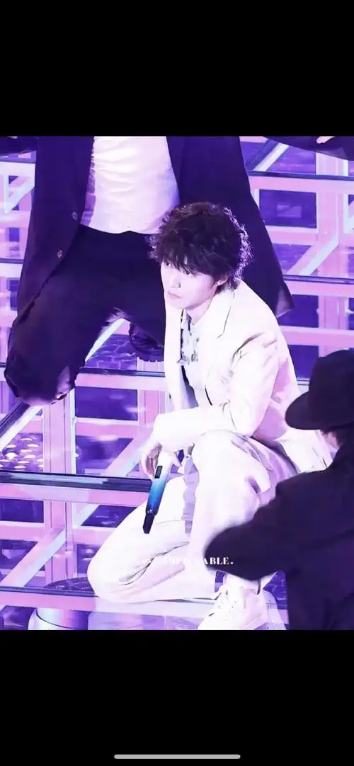 王俊凯卷毛小喵##王俊凯卷毛发型