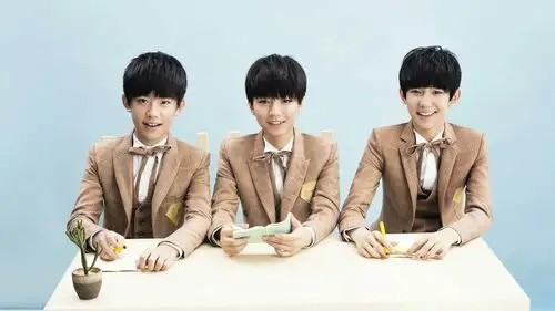 四叶草有00后吗,我就是00后哦 - tfboys - zeze!啧啧