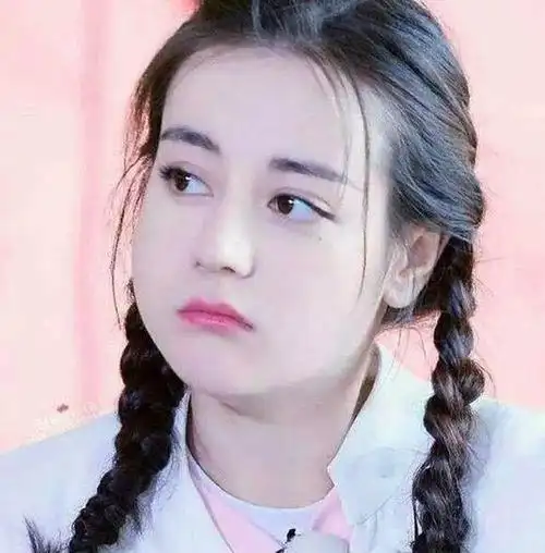 当女星变成大饼脸,赵丽颖迪丽热巴呆萌,郑爽关晓彤美呆了!