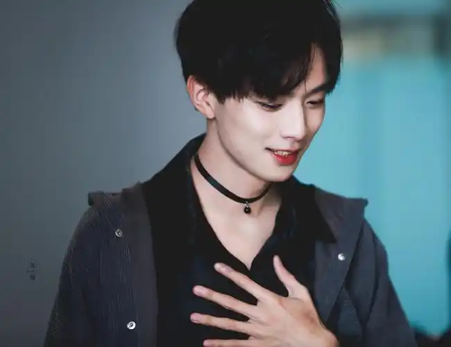 虽然娱乐圈有那么多好看的pldd了那大家来看看别的圈的漂亮男孩叭妖扬