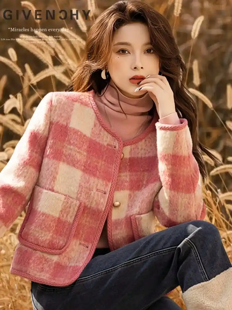 姐妹们~这款格子毛呢外套我给你们找来啦! - 抖音