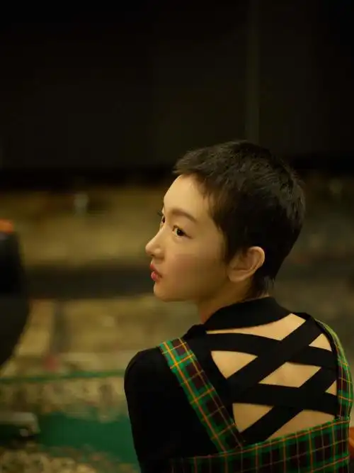 周冬雨在《少年的你》中寸头造型,剪了短发也太惊艳了吧