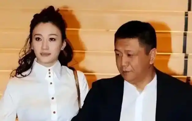 原来她才是"人间尤物",4个男人搅乱一池春水,47岁被宠成公主|鄢颇