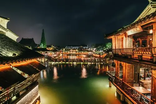 乌镇是首批中国历史文化名镇,素有"中国最后的枕水人家"之誉