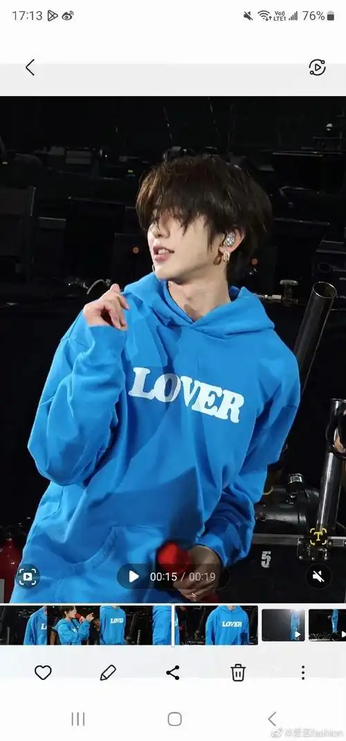 蔡徐坤超话蔡徐坤曼谷演唱会现场彩排路透蔡徐坤蓝色运动套装造型