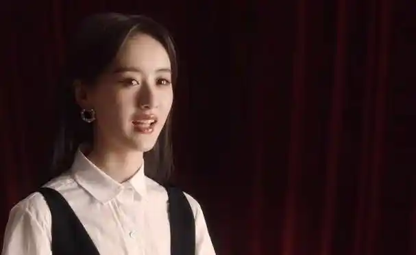 袁冰妍又营业了,这次"古堡公主"太惊艳,三月行程也披露_迪奥_品牌