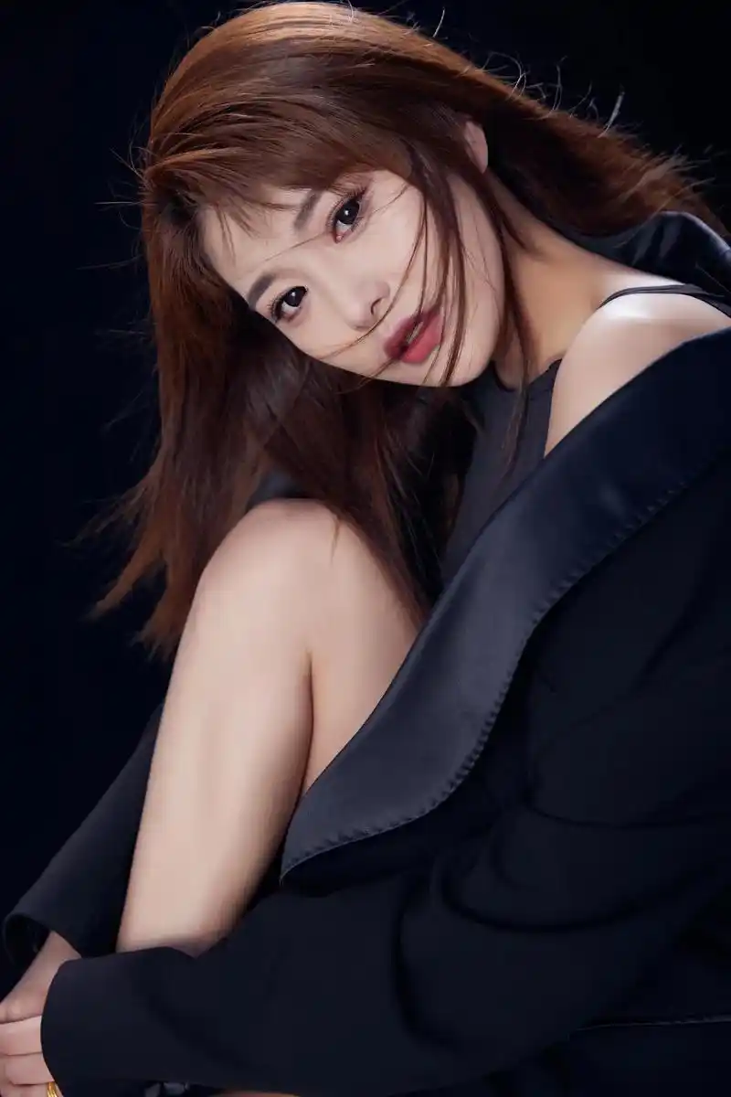 情绪写真 #高级感照片 #客片分享#伊春摄影师 #个人写真 - 抖音