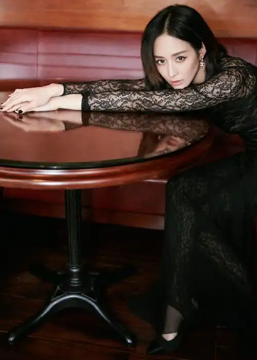 张钧甯蕾丝刺绣裙##cosmo时尚盛典