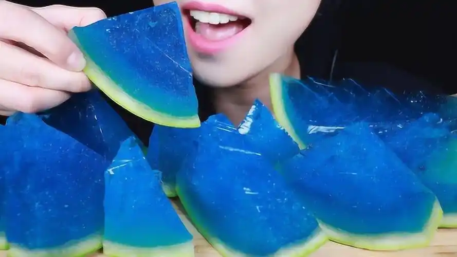 蓝色西瓜大家见过吗,梦幻的蓝色就像绚烂的星空,颜值简直逆天_腾讯视