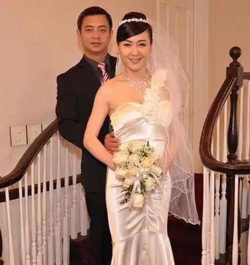 嫁大10岁导演被家暴,后嫁比自己矮7cm的奥运冠军_李琳_李大双_电视剧