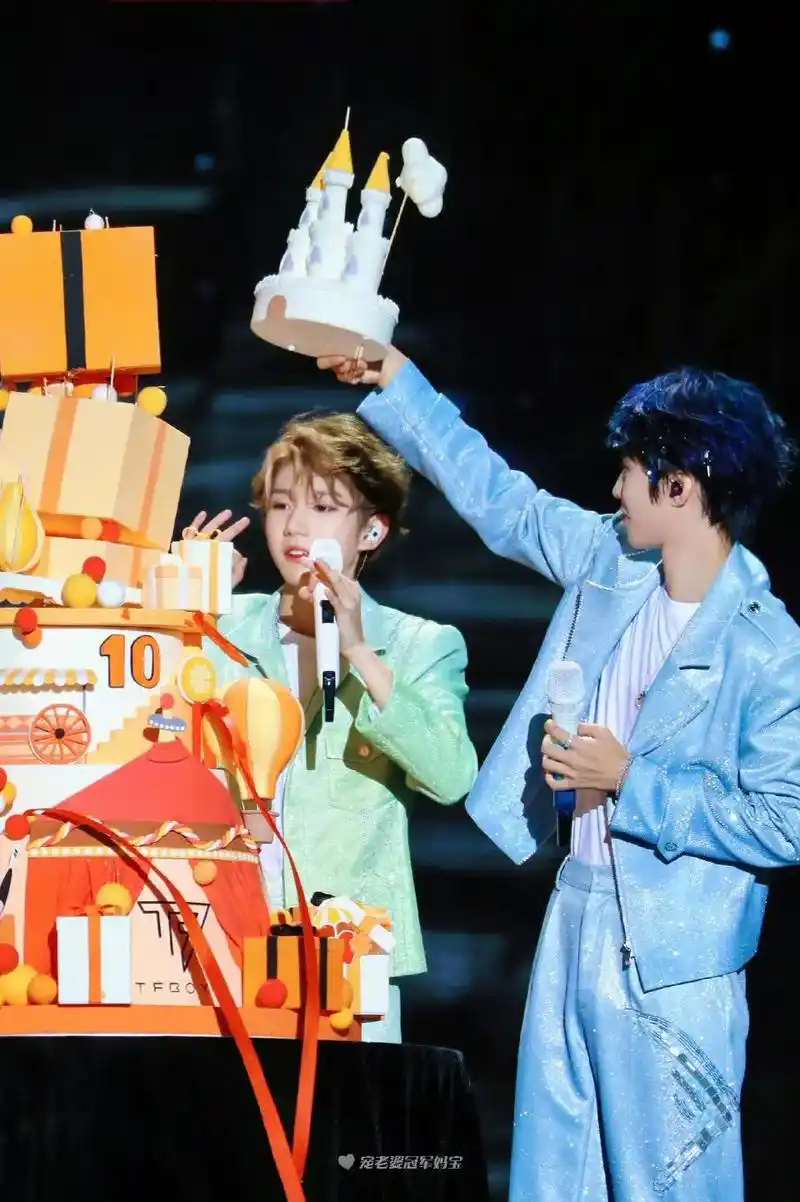 十年夏秋,风雨同舟,是释怀不了的竹马cp06#凯源 - 抖音