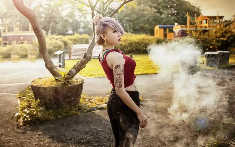 短发亚洲女孩,纹身 壁纸