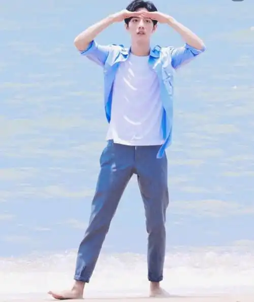 肖战"光脚"出镜,果然是光脚不怕穿鞋的,这脚p的是认真的吗?