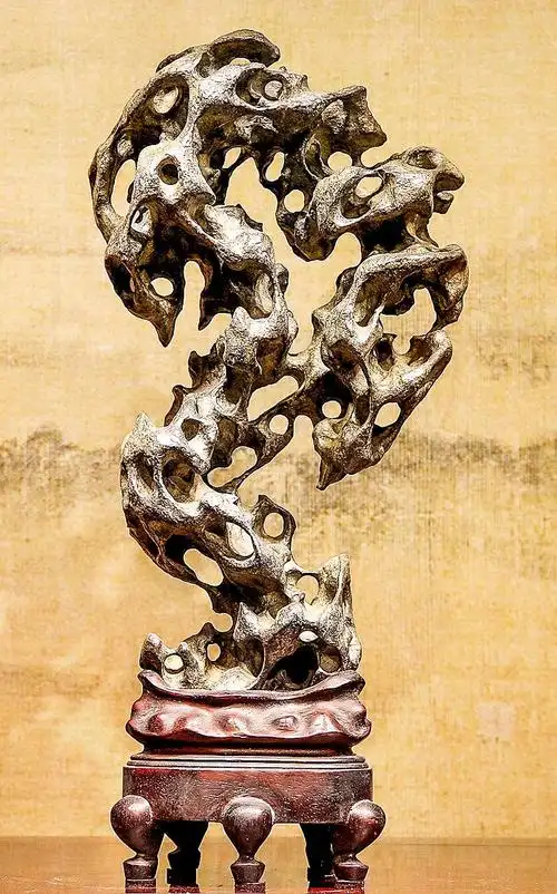 0575 太湖石"云起一天山"