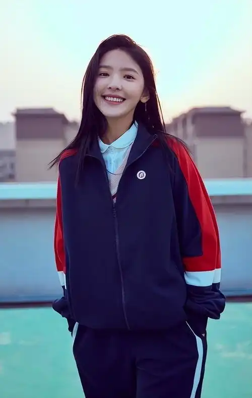 同样是穿校服,张雪迎甜美,刘亦菲清纯,谁是你心中初恋的样子?