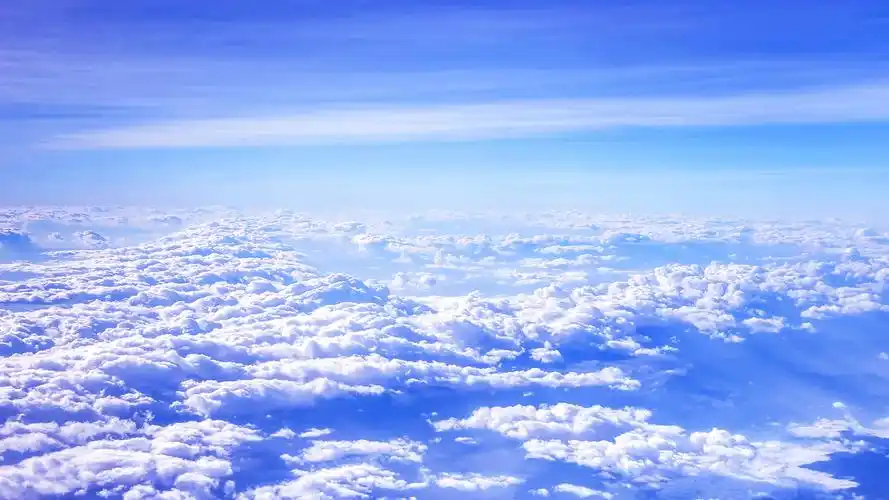 蓝天白云壁纸是一款电脑壁纸,属于风景分类,蓝天白