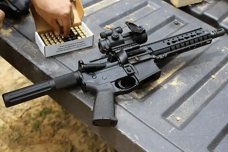 枪机_闭锁_后坐力