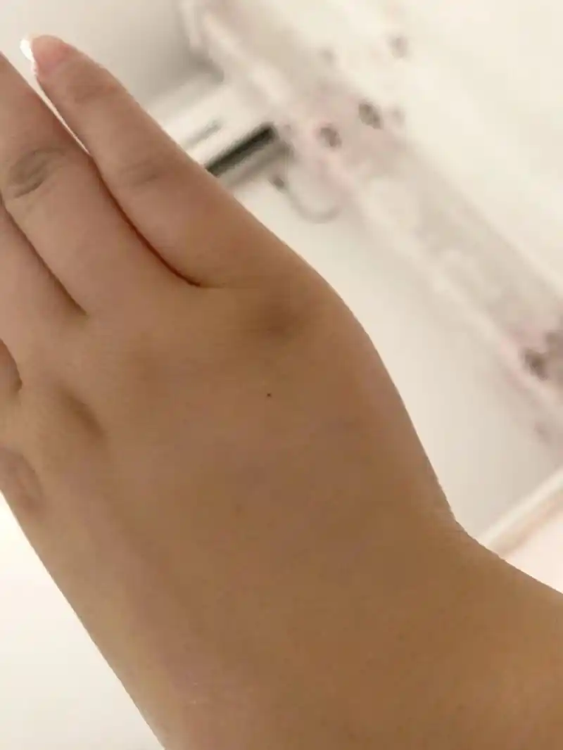 有人说:右手突然出现的痣是你辜负了他 右手出现的痣是你辜负了一个人