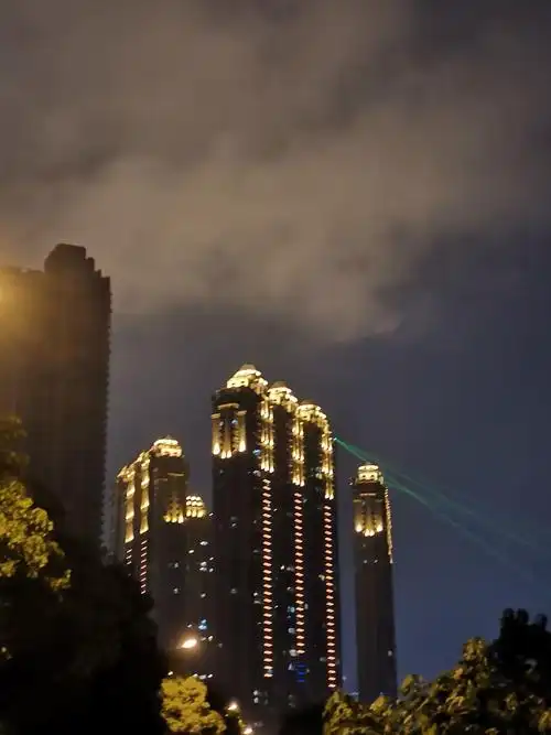 分享一张或几张大家觉得好看的夜晚拍的照片吧