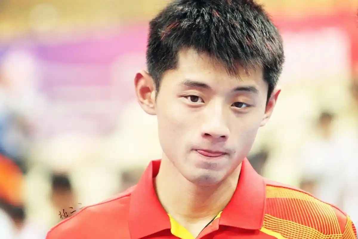 张继科身为乒乓球冠军,他会像人们说的这么有钱吗?