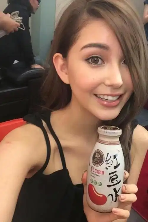 22岁嫁大14岁周杰伦,连生三胎的昆凌,没你想的那么简单