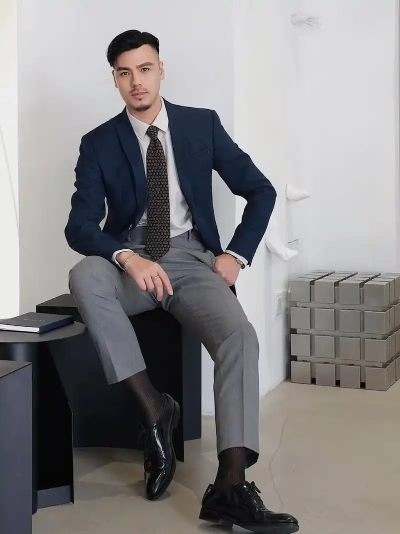 藏青色西装77灰色西裤98大叔正装穿搭 .