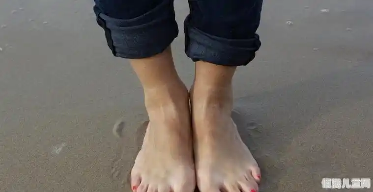 男孩夏天光脚穿凉鞋,穿长裤子好看,还是短裤好看,夏季童装男裤子搭配