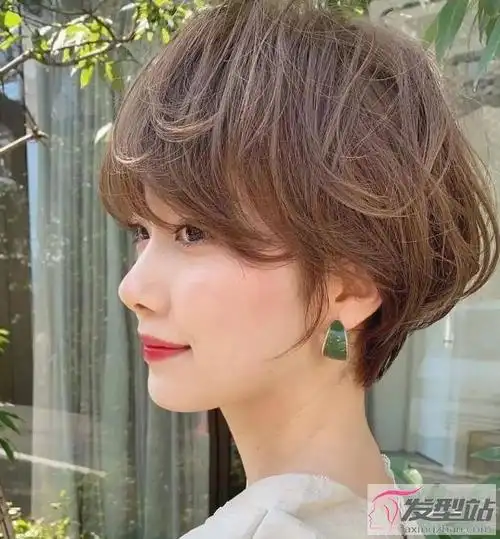 人气最高的女生短发 清新减龄气质十足_发型站_最新流行发型设计发型