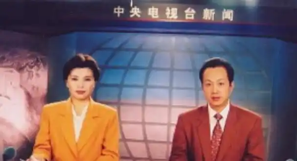 1998年,李瑞英在主持央视《新闻联播》之前接到一个电话,让她感到十分