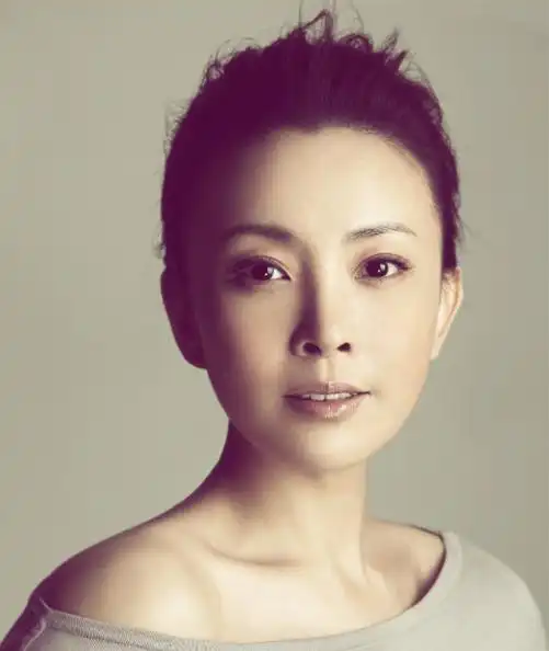 pchouse名人访谈 专访演员刘威葳 钟情白色与原木风装饰_太平洋家居网