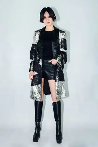 尚雯婕亮相爱情歌会 温暖唱响主题曲《星城热恋》