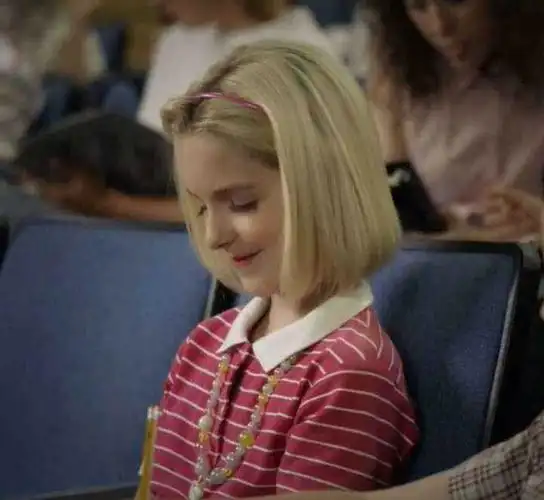 少年谢尔顿里天才少女佩吉. 萨布丽娜的惊心冒险里的小女巫.