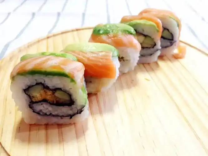 牛油果三文鱼反卷 26元