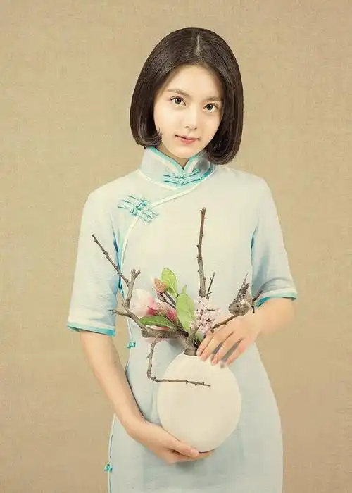 赵今麦长大了,穿旗袍清纯又温婉,美成了画中人!