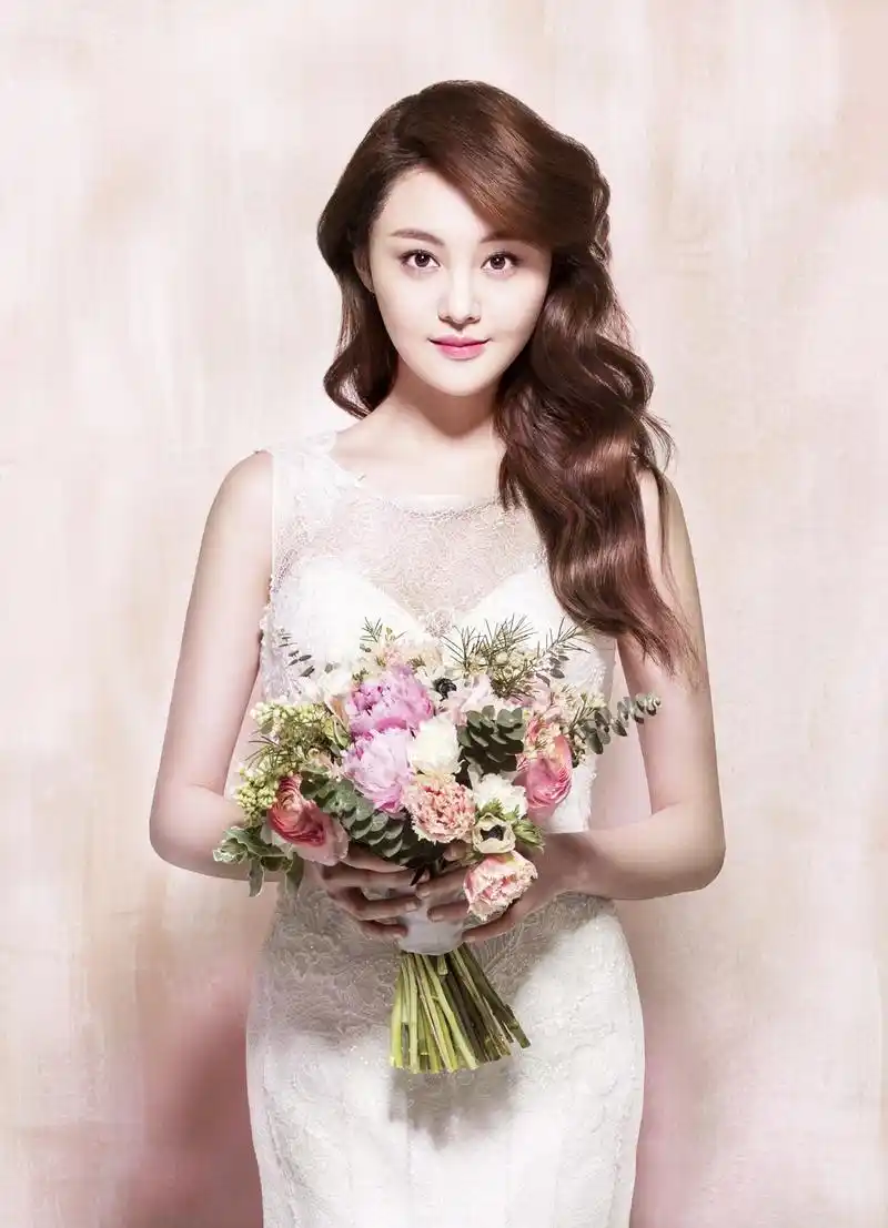 给女星的天鹅颈打分,江疏影90分,郑爽95分,第一名罕见100分