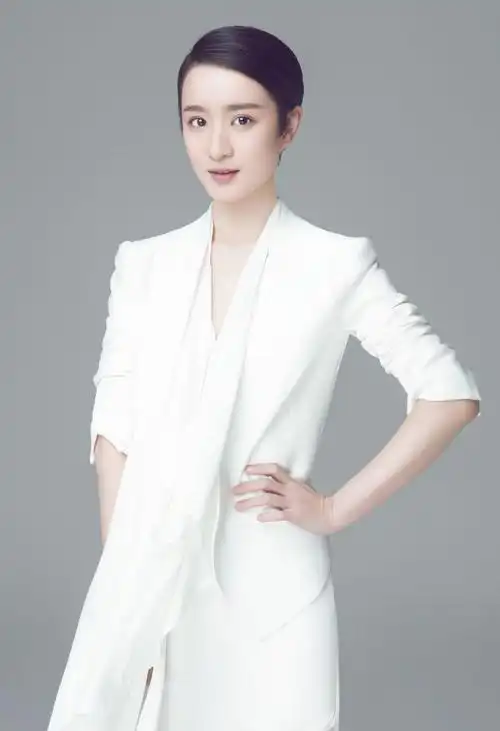 还记得《家有儿女》里的"戴明明"吗?如今37岁的她美到不敢认