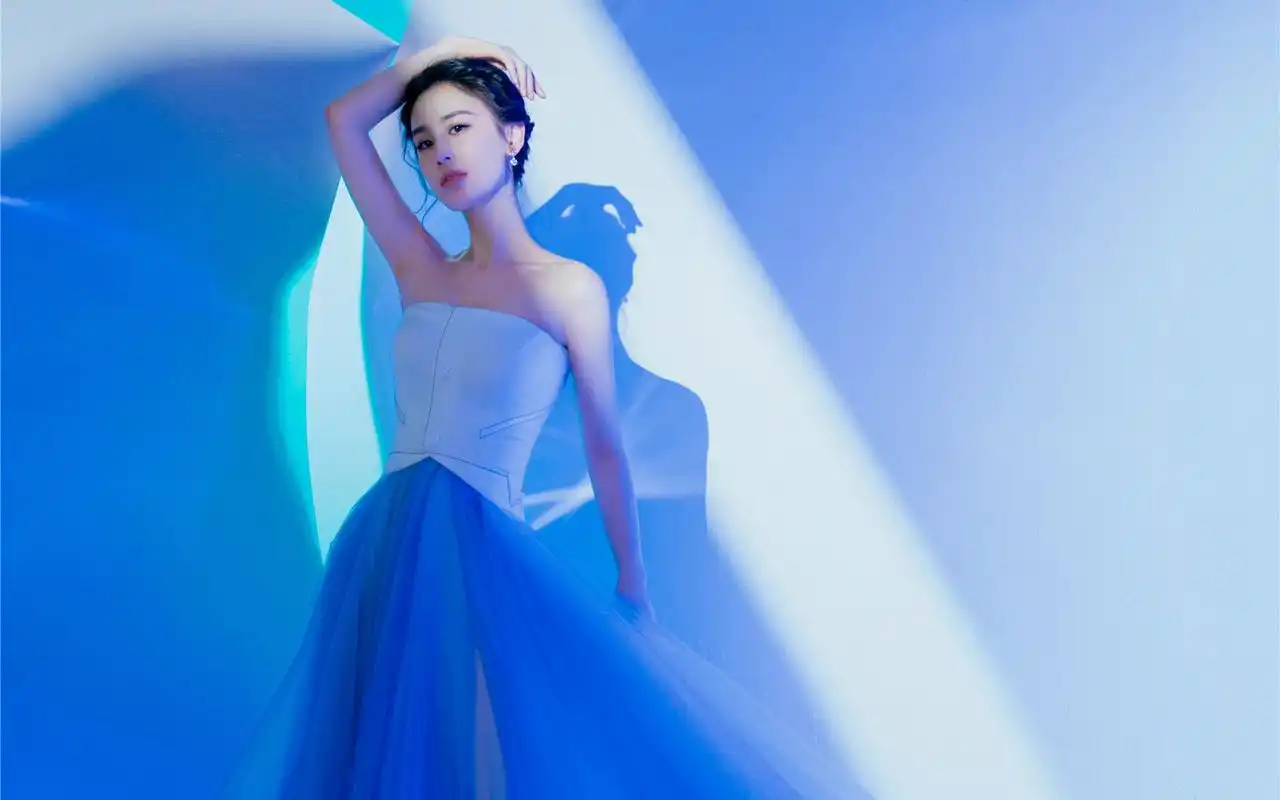 黄圣依仙气礼服性感图片桌面壁纸_大陆明星_壁纸下载_美桌网