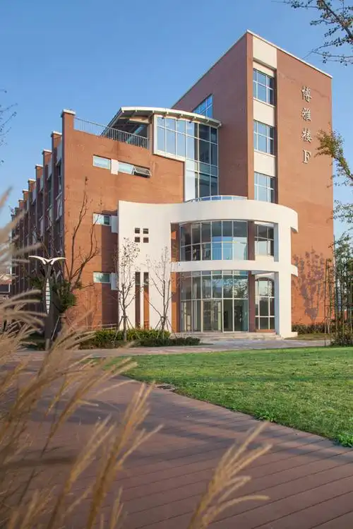 p>南通大学附属中学,简称"通大附中",地处 a target="_blank" href="