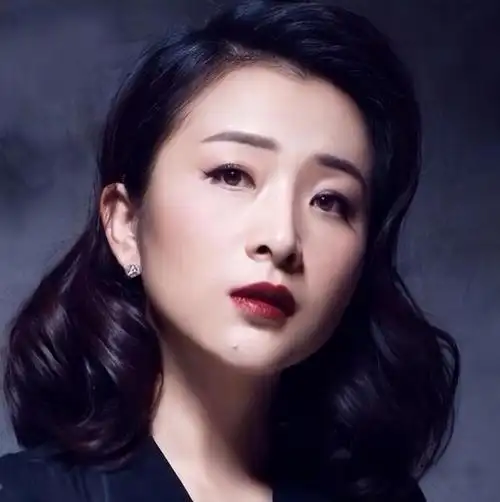 王海燕买了一套别墅和一辆200万的豪车,而他的前妻杜琤却过着苦日子