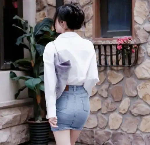 白色衬衫 牛仔包臀裙彰显你的独特魅力|高腰|牛仔裙|优雅气质_网易订