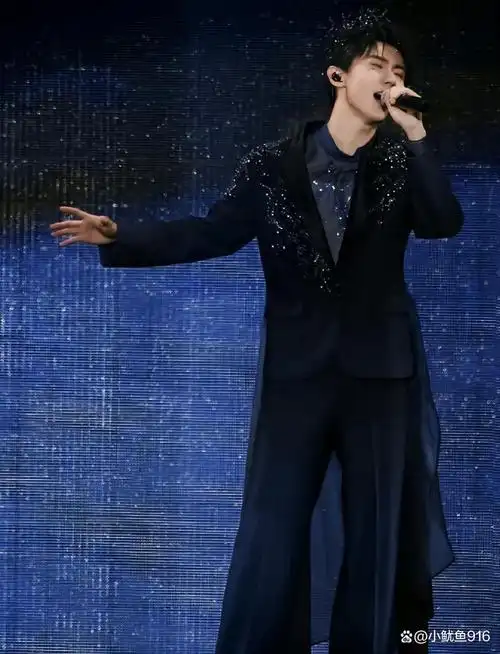 是什么惹全场粉丝泪目,马嘉祺钢琴弹唱《慢冷》,诠释爱的温度!